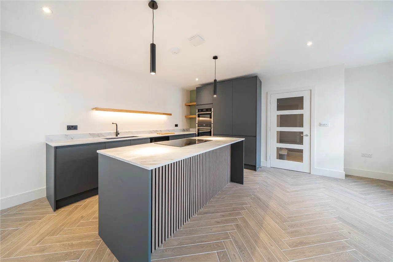 Graham Avenue, London, W13, photo 16