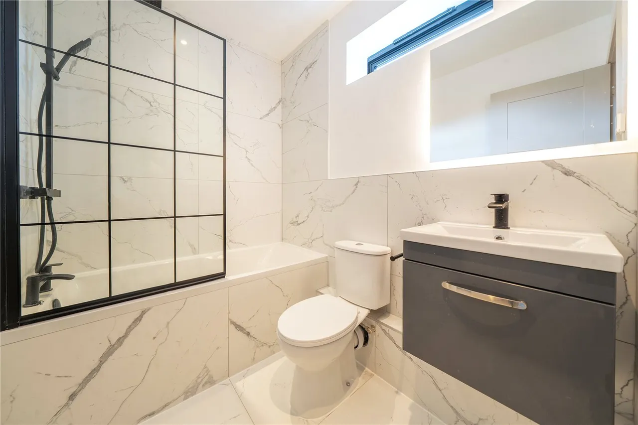 Graham Avenue, London, W13, photo 12