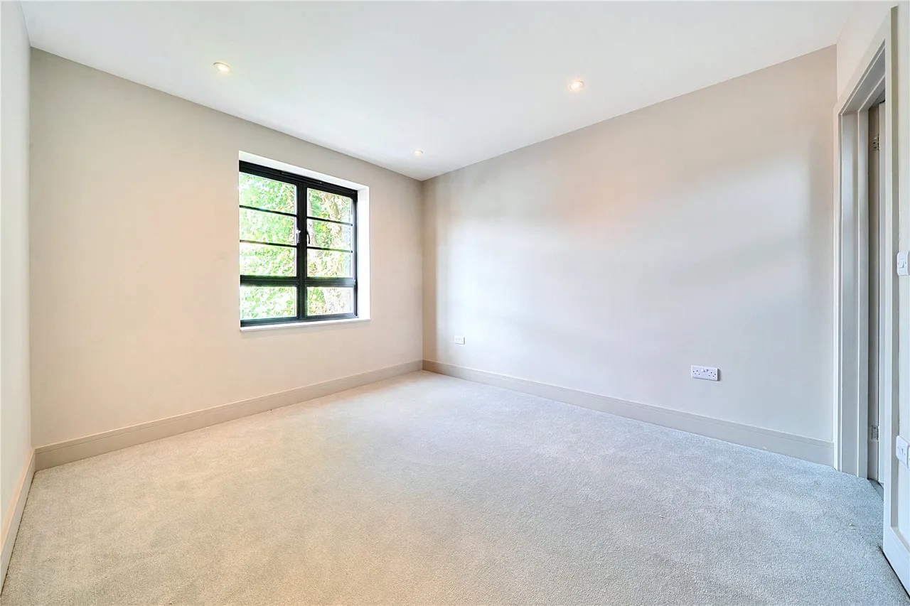 Graham Avenue, London, W13, photo 9