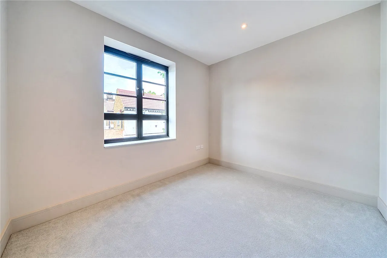 Graham Avenue, London, W13, photo 14