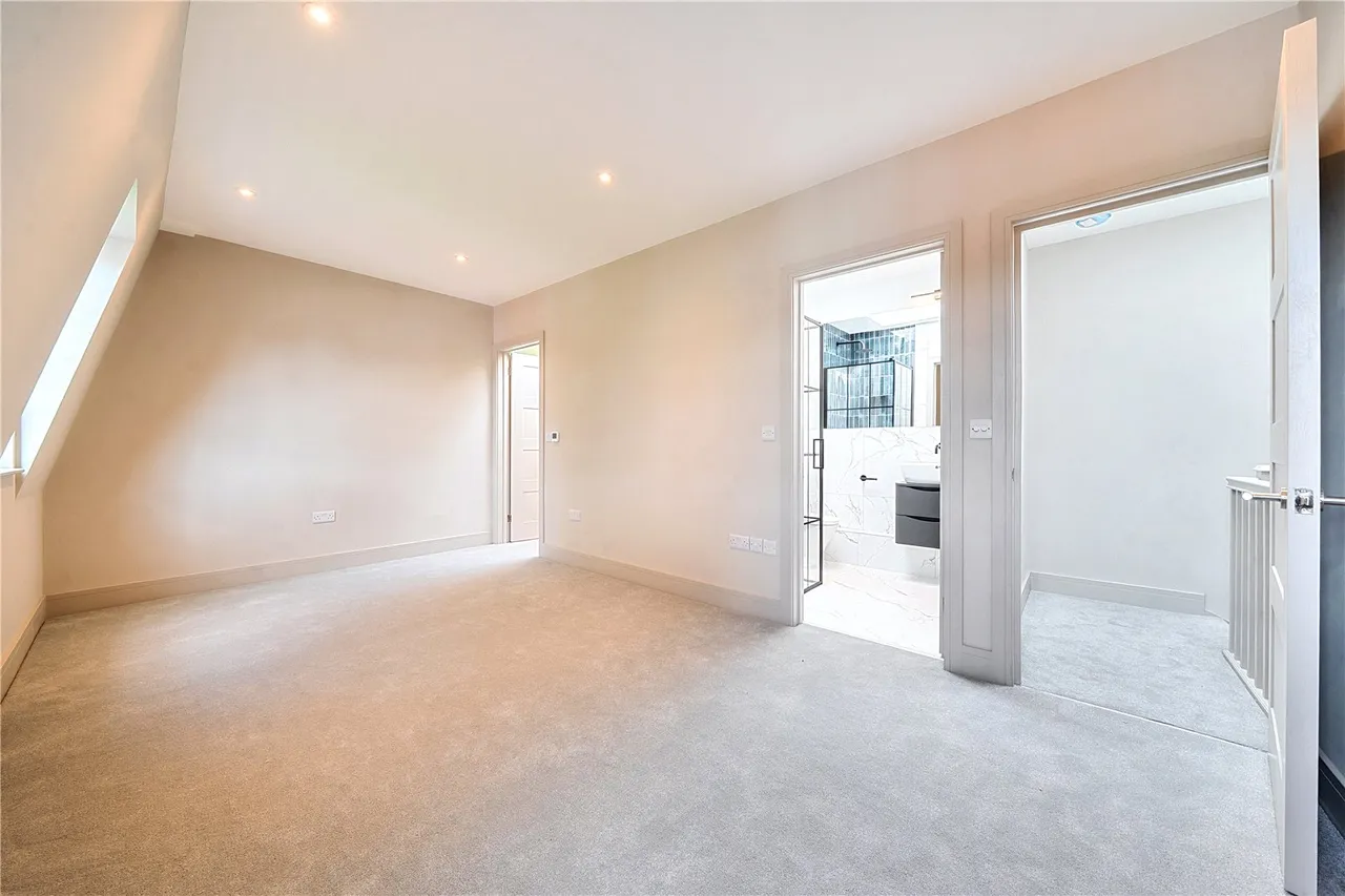 Graham Avenue, London, W13, photo 15