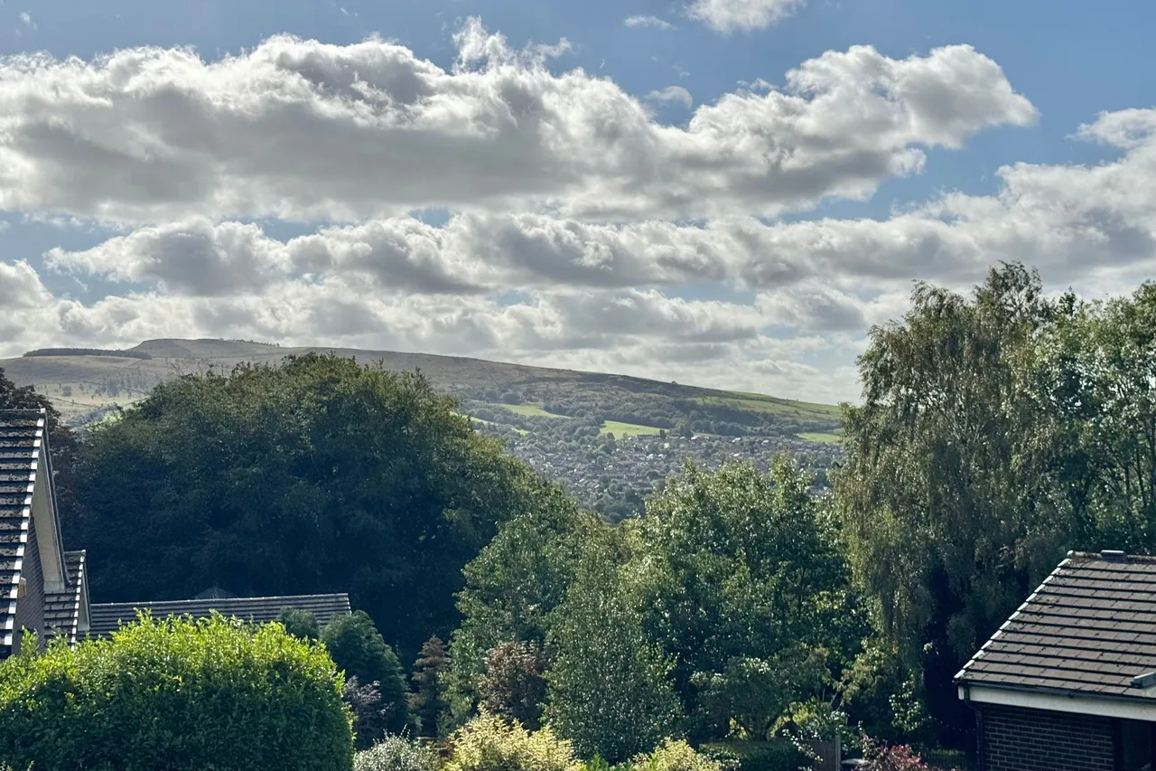 Haywards Close, Glossop, photo 36