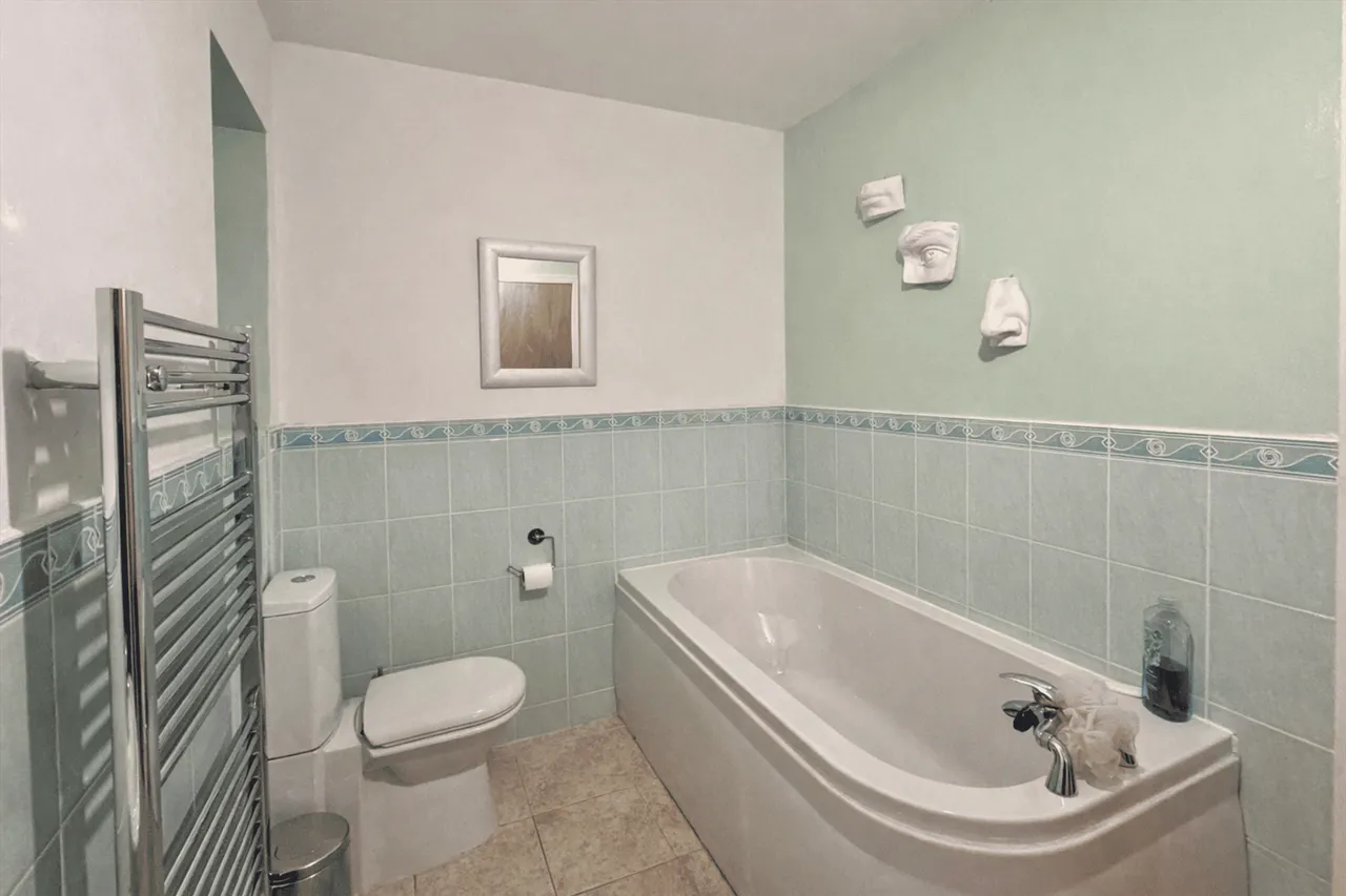 Haywards Close, Glossop, photo 23
