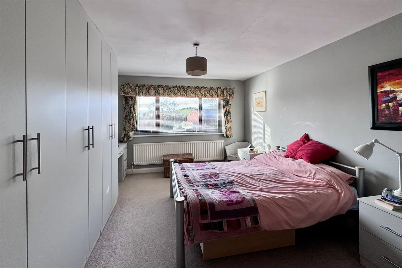 Haywards Close, Glossop, photo 17