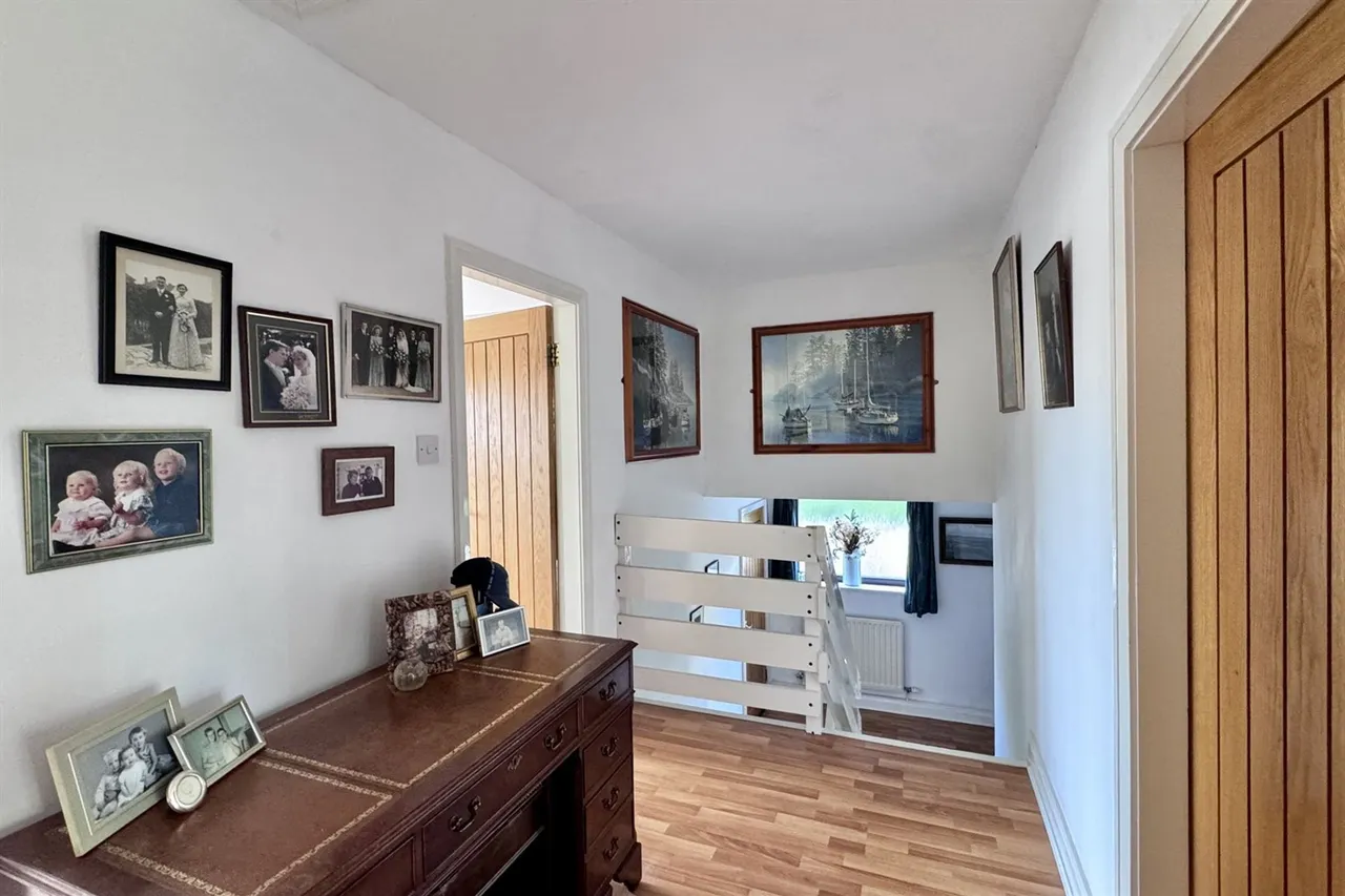 Haywards Close, Glossop, photo 16