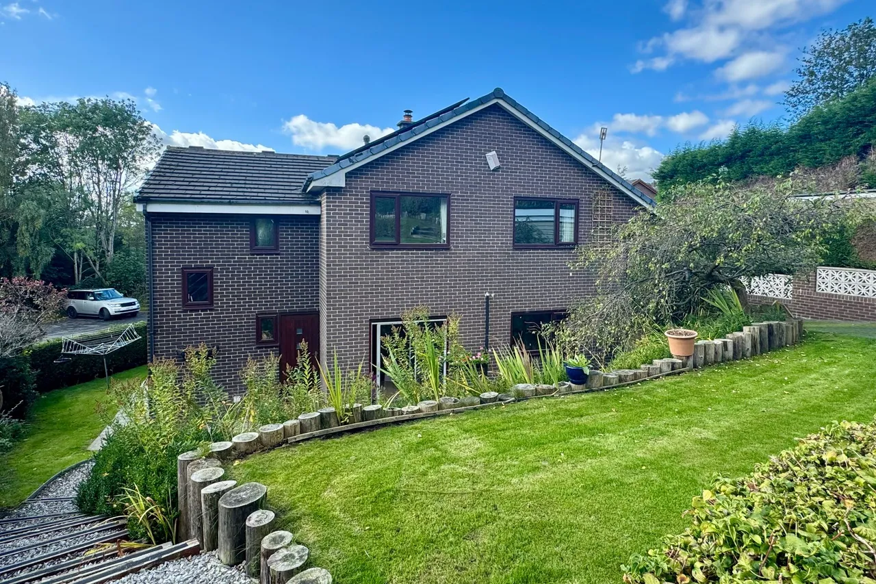 Haywards Close, Glossop, photo 37