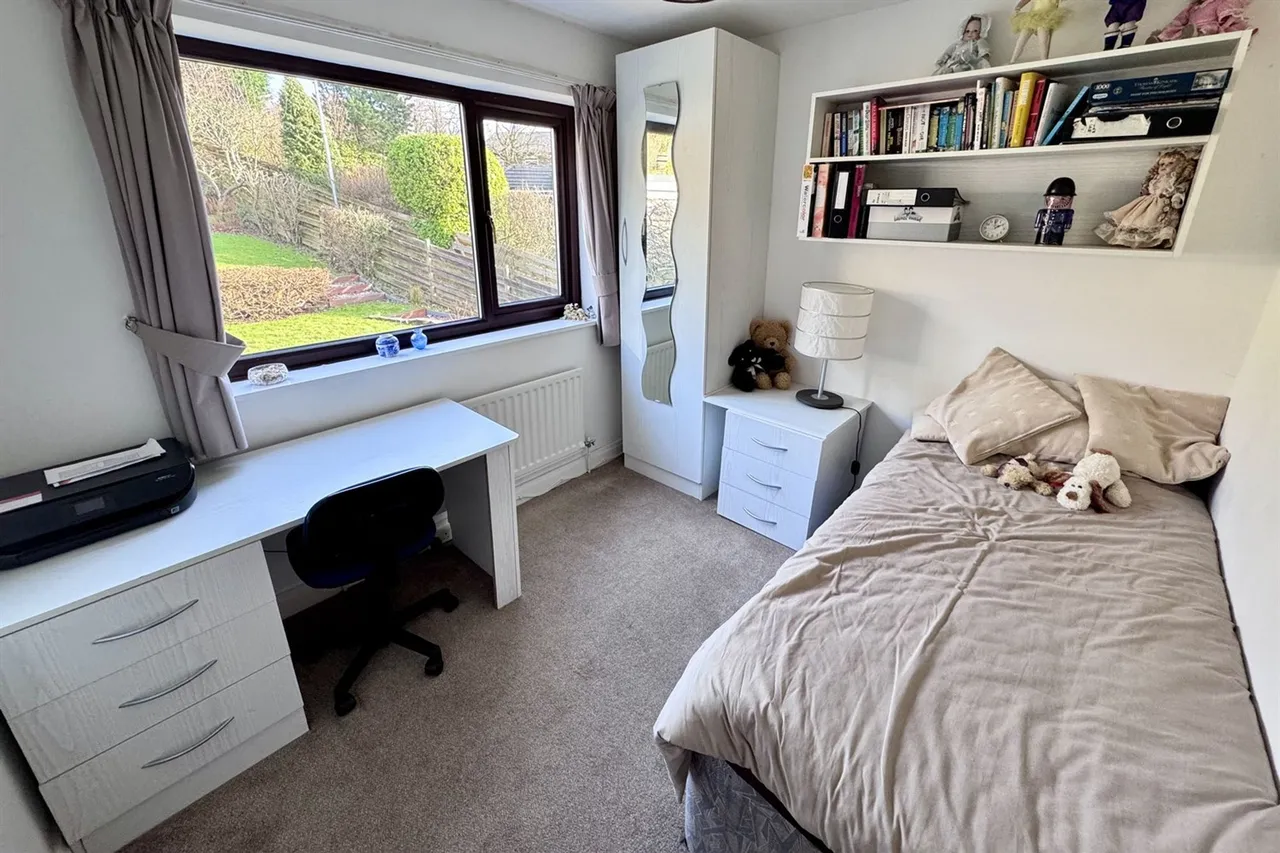 Haywards Close, Glossop, photo 22