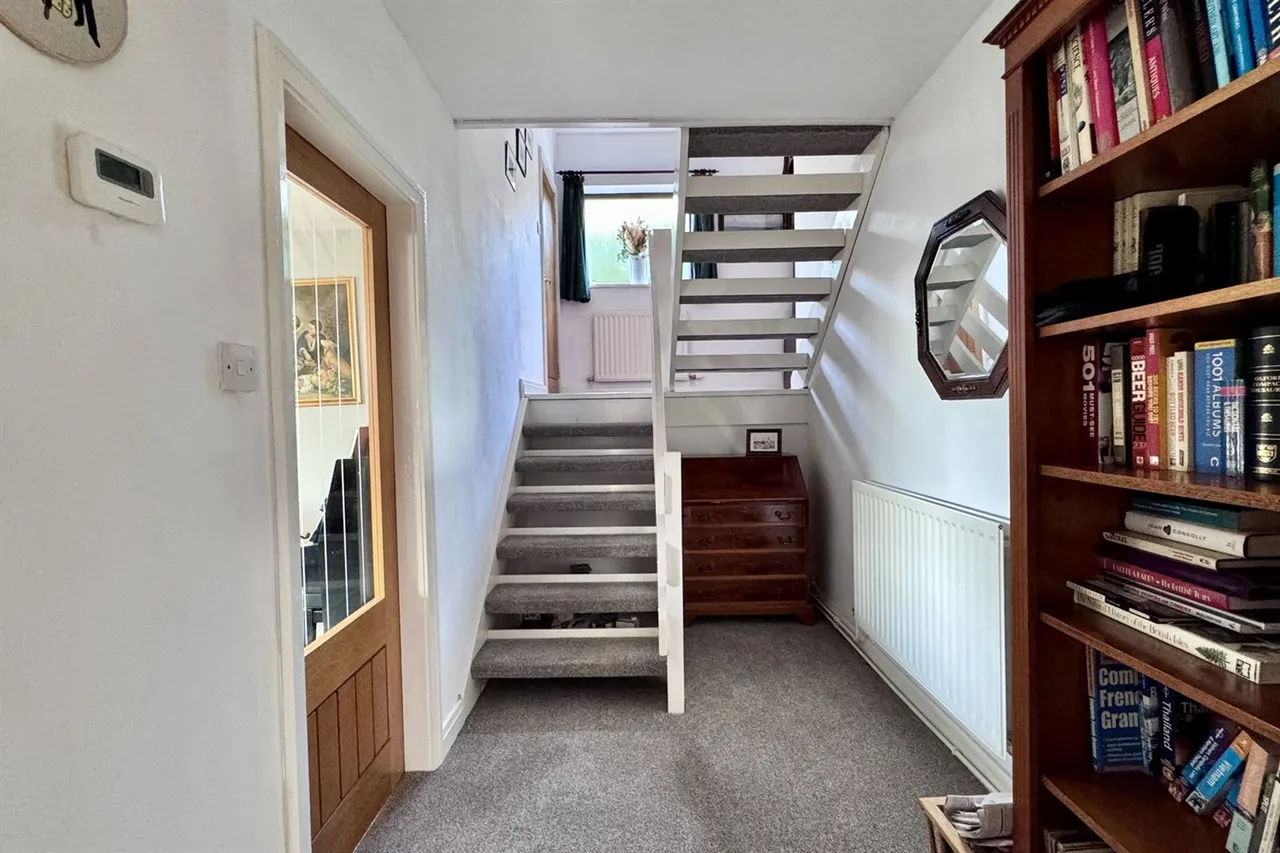 Haywards Close, Glossop, photo 13
