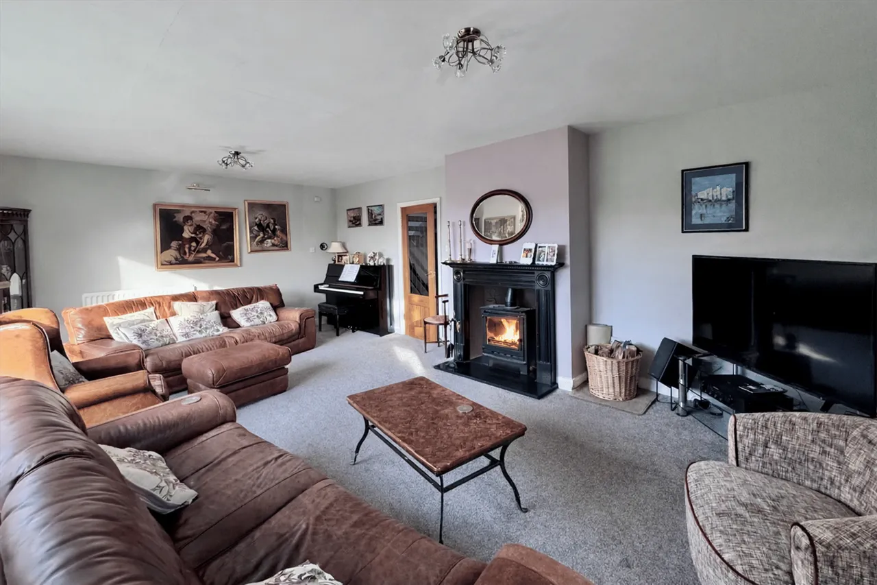 Haywards Close, Glossop, photo 9