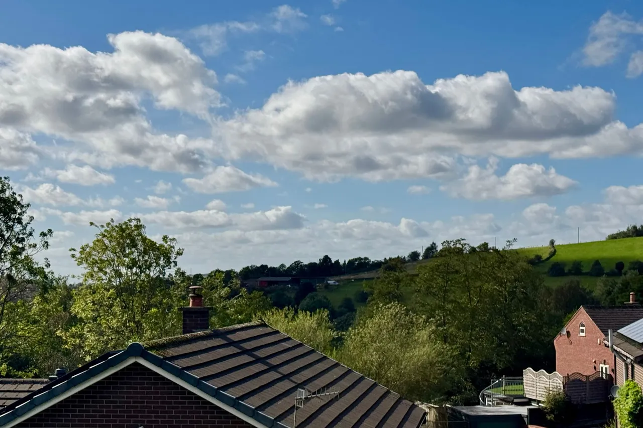 Haywards Close, Glossop, photo 35