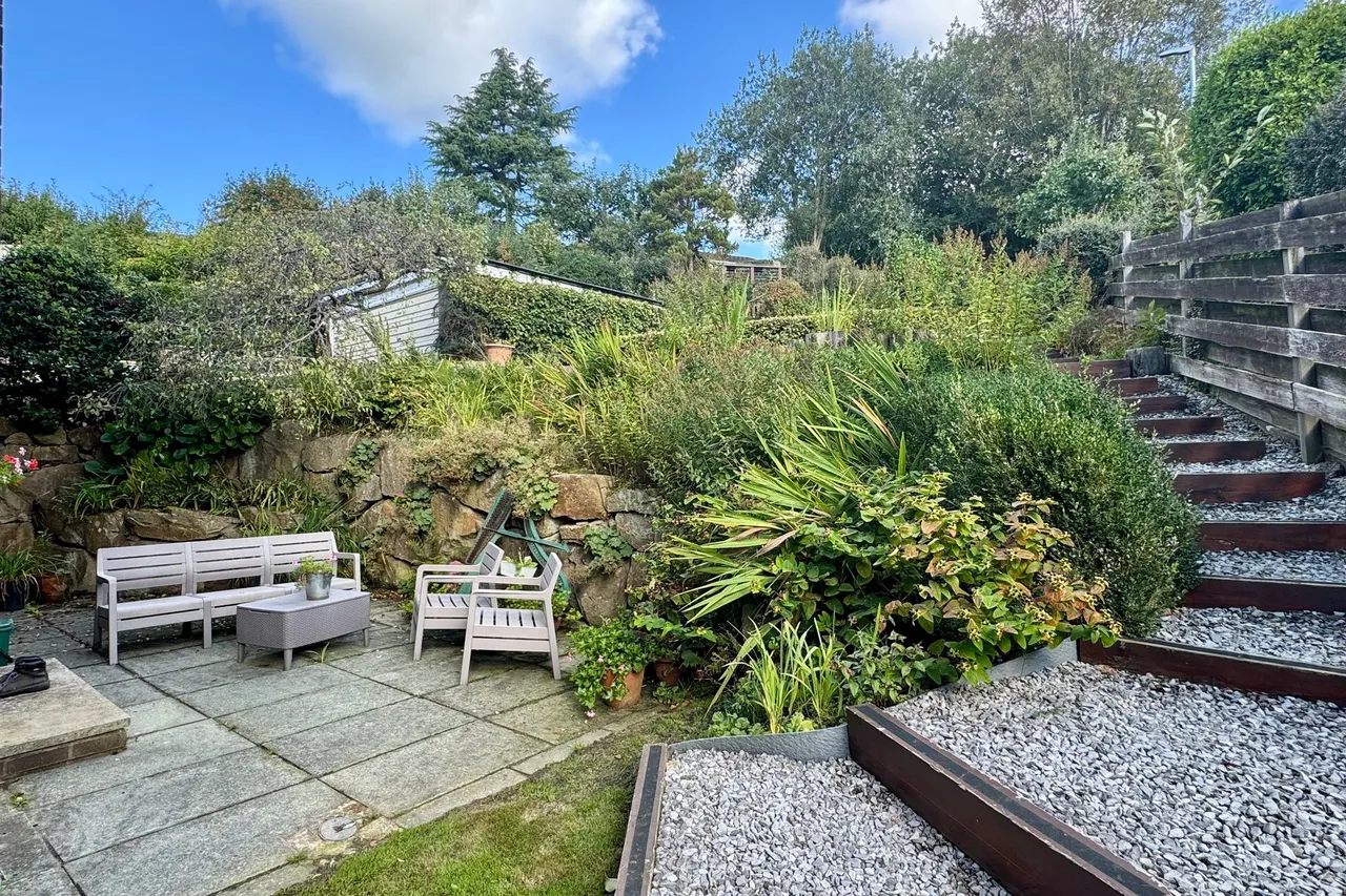 Haywards Close, Glossop, photo 30