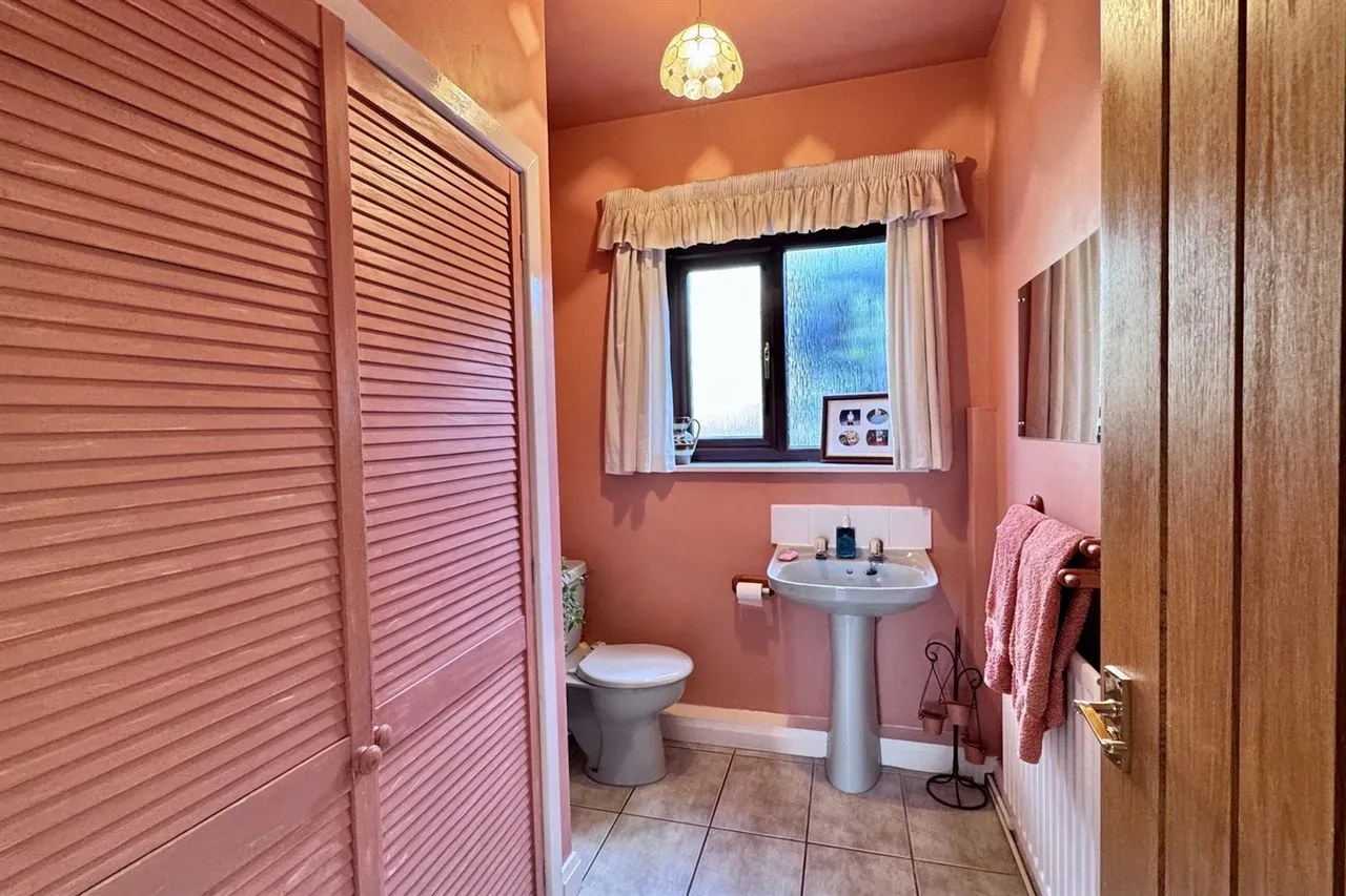 Haywards Close, Glossop, photo 15