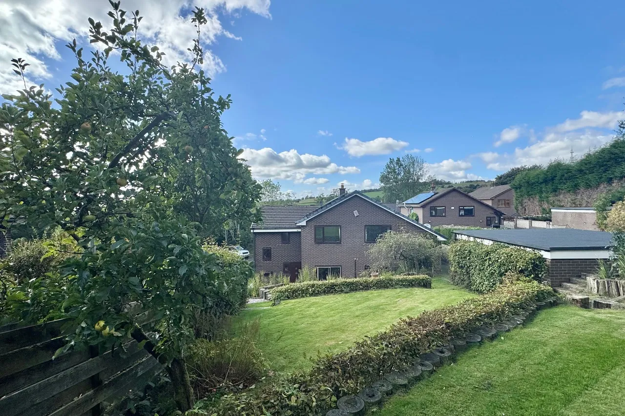 Haywards Close, Glossop, photo 33