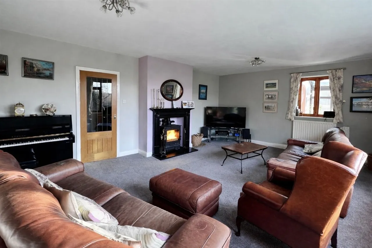 Haywards Close, Glossop, photo 2