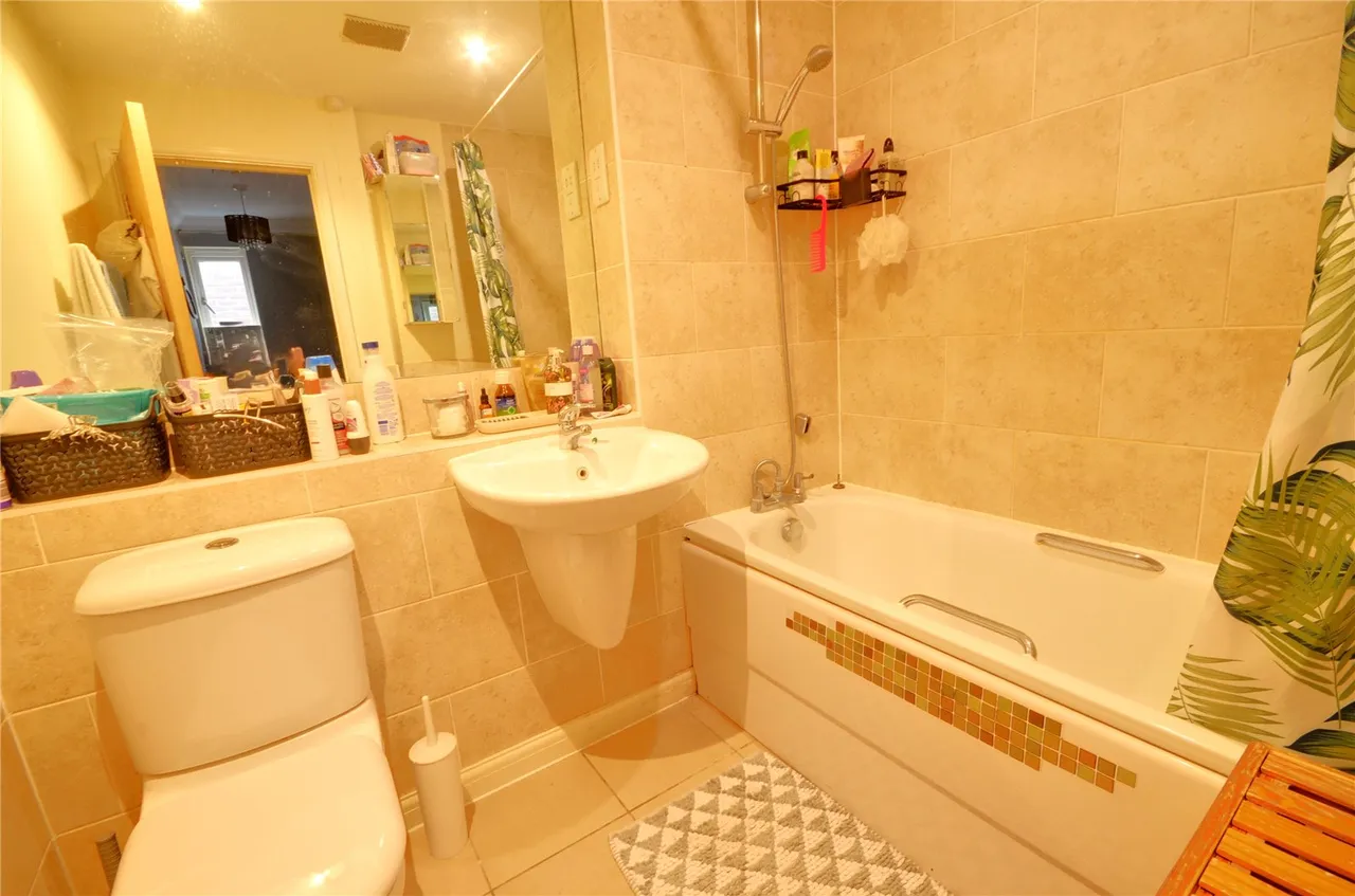 Rockdene Close, East Grinstead, RH19, photo 9