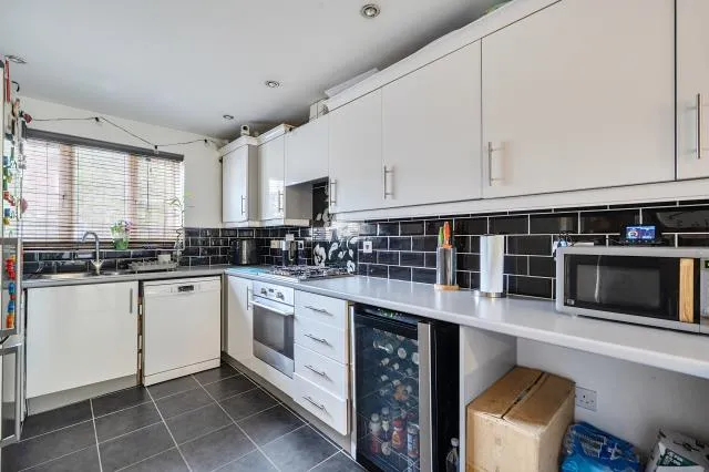 Otter Row, Swindon, SN3, photo 7