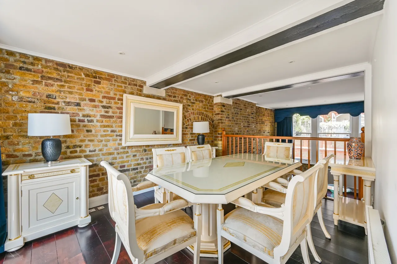 Flat 4, 4-10 Tower Street, London, photo 5