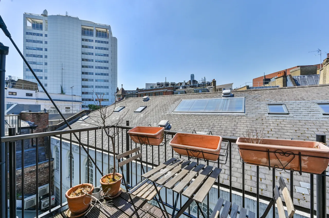 Flat 4, 4-10 Tower Street, London, photo 9