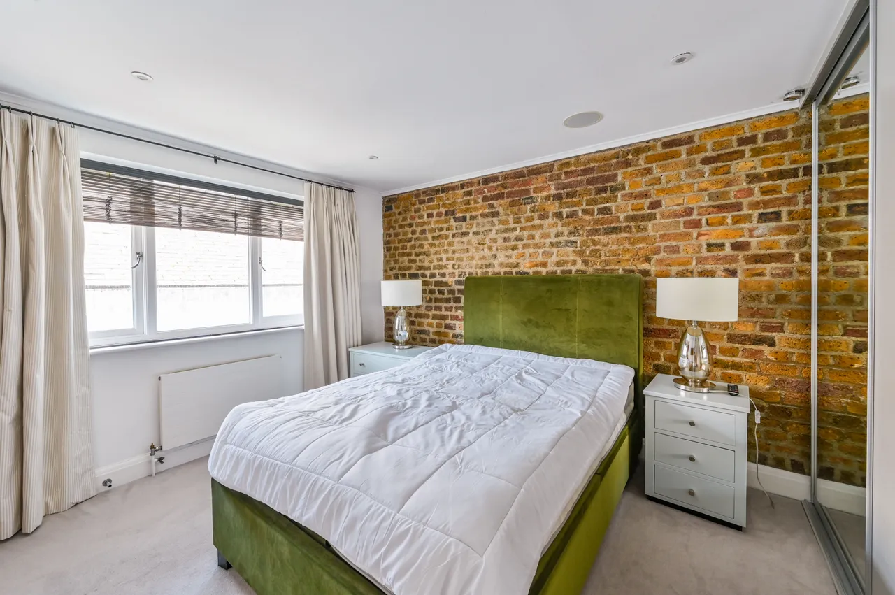 Flat 4, 4-10 Tower Street, London, photo 7