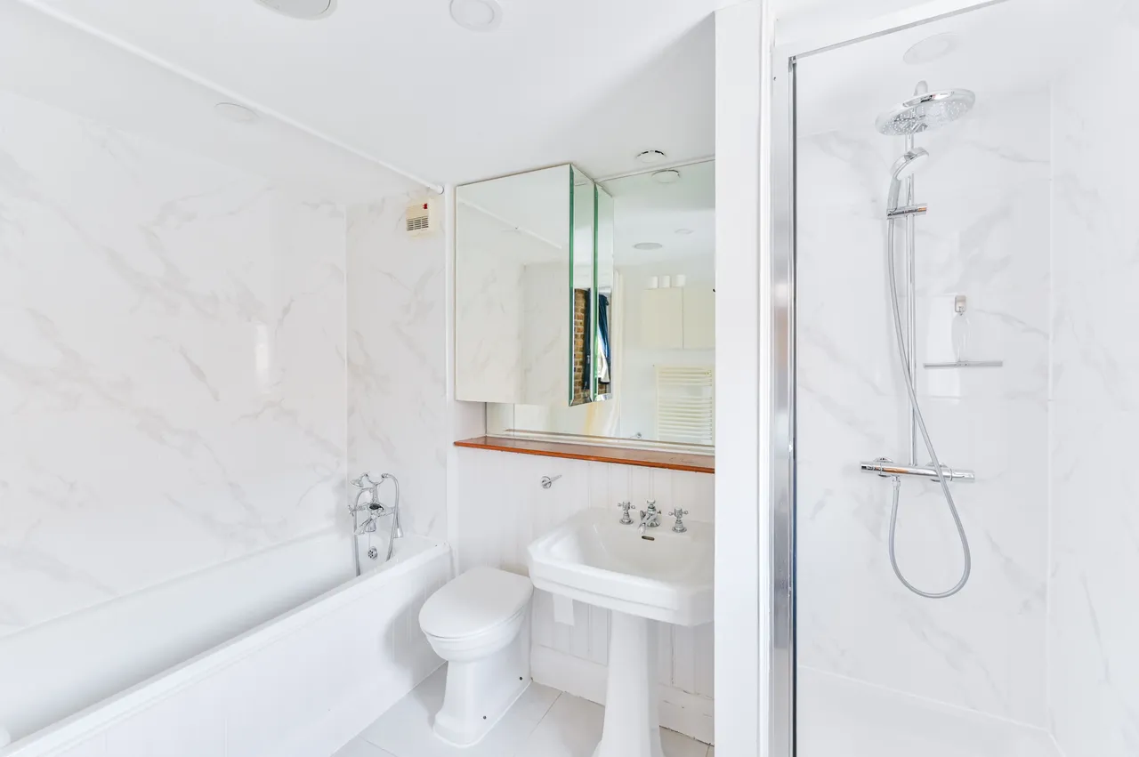 Flat 4, 4-10 Tower Street, London, photo 8