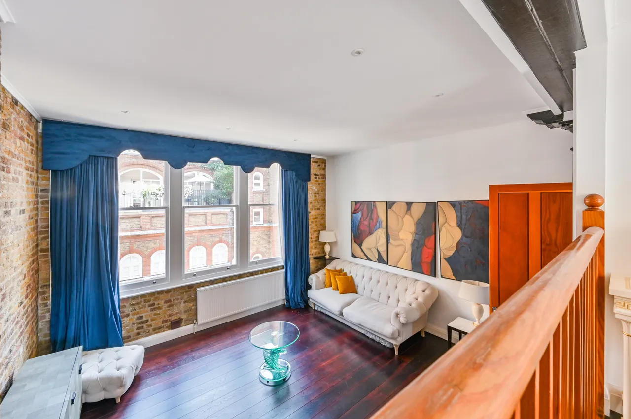 Flat 4, 4-10 Tower Street, London, photo 2