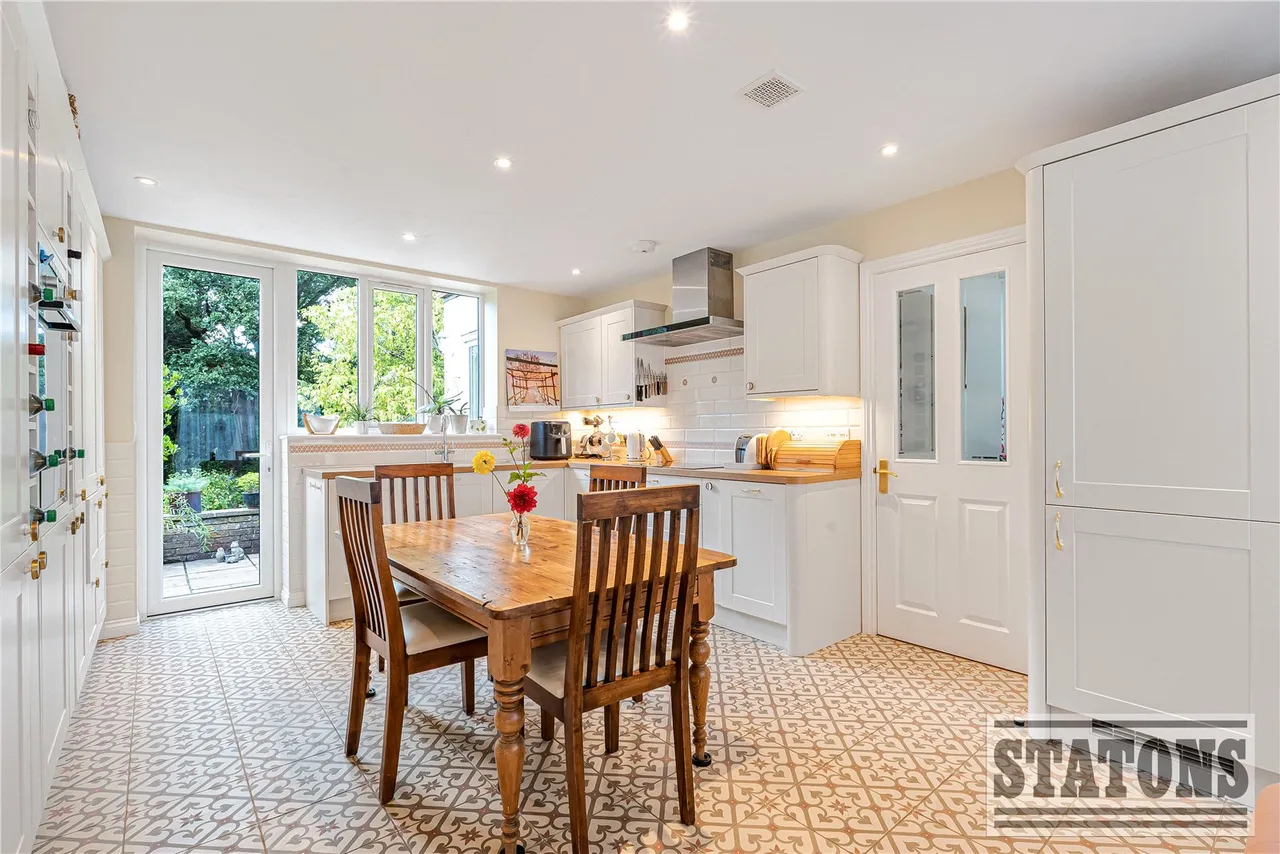 Finchley Park, London, N12 9JL, photo 4