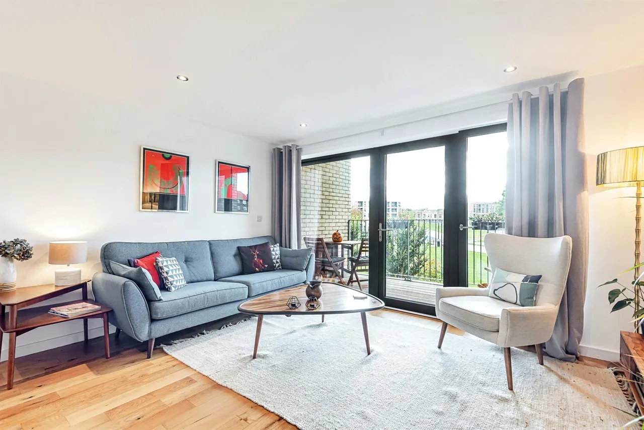 2 bed flat for sale — Offenham Road, London