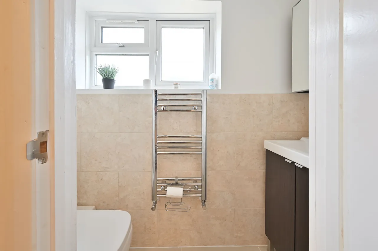 180 Chester Road, Watford, photo 11