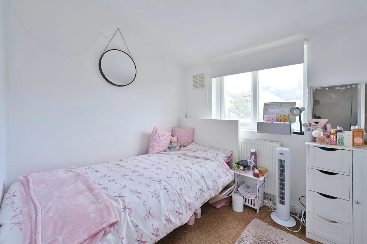 180 Chester Road, Watford, photo 8