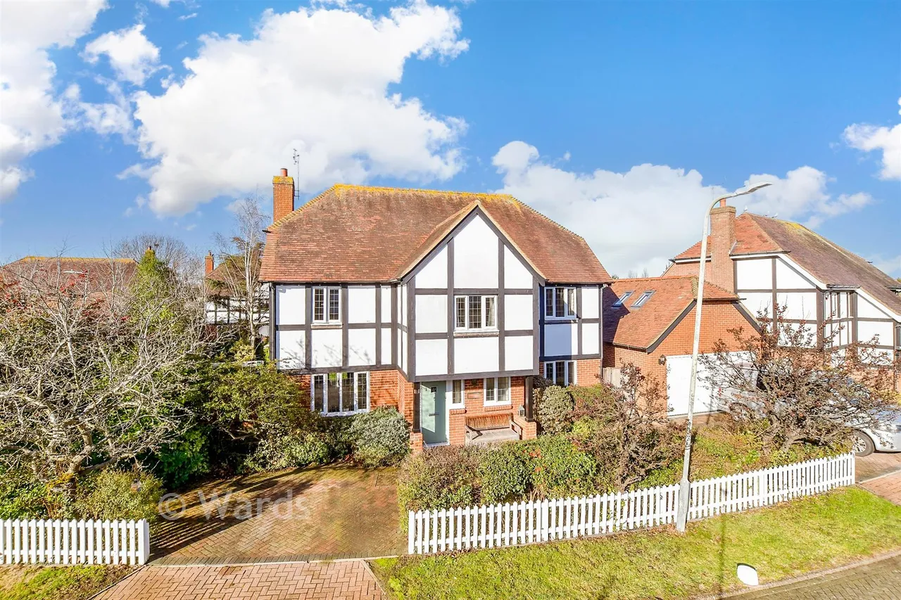 5 bed house for sale, Little Paddocks, Chestfield, CT5