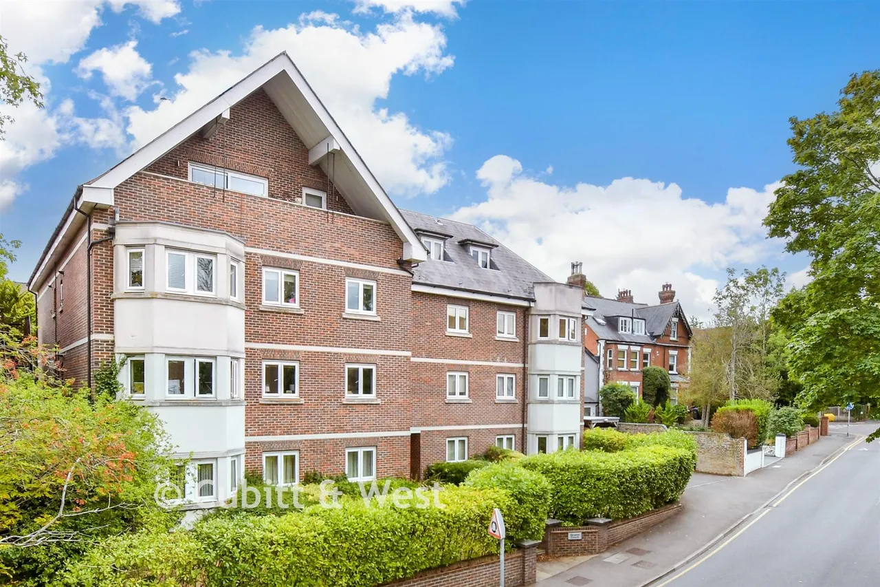 3 bed flat for sale, Langley Park Road, Sutton, SM2