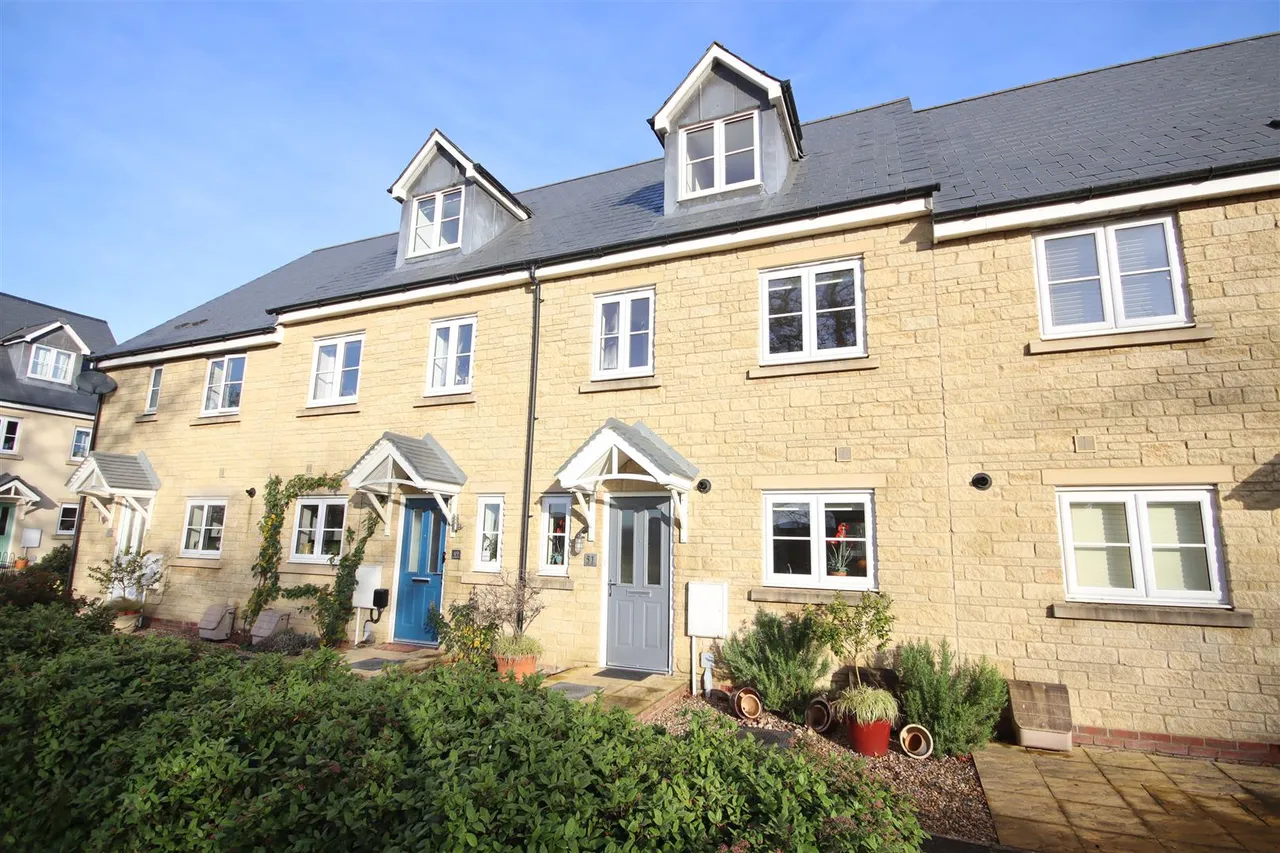 3 bed house for sale, Milbourne Way, Chippenham