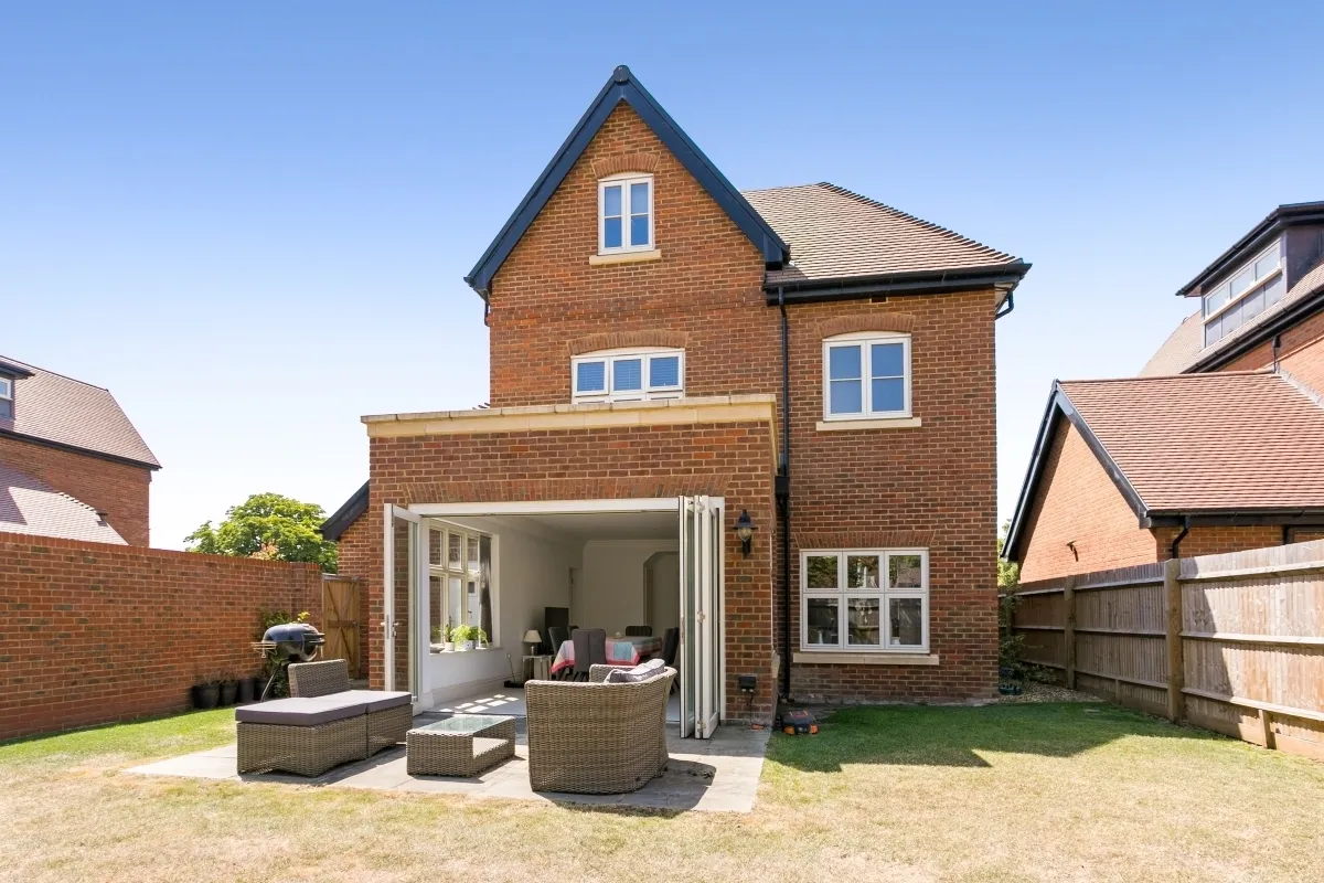 4 bed house to rent — Rutland Close Taplow SL6