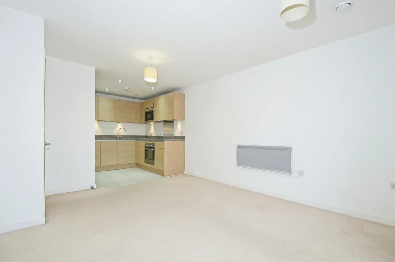 1 bed flat for sale — Douglas House, Ferry Court, Cardiff, CF11