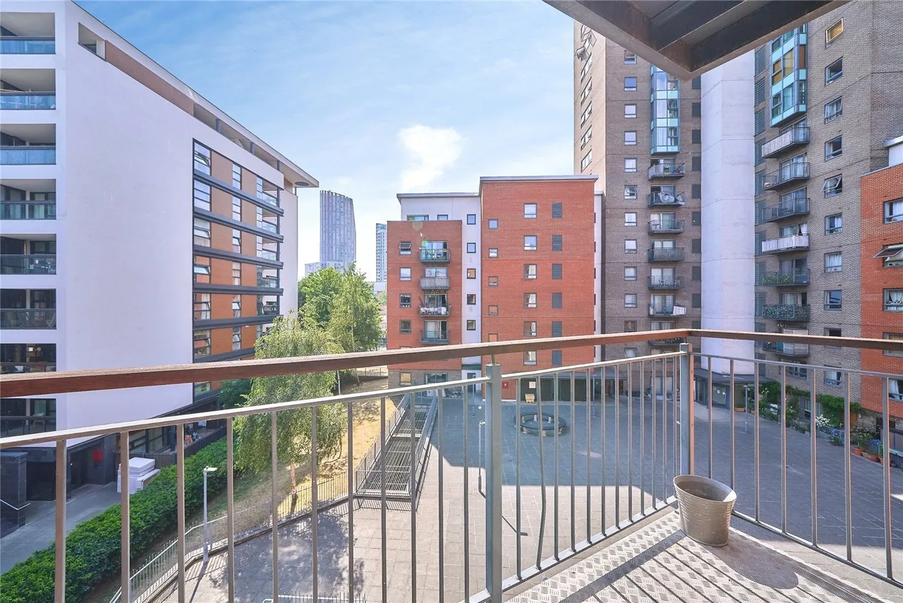Cam Road, London, E15, photo 11
