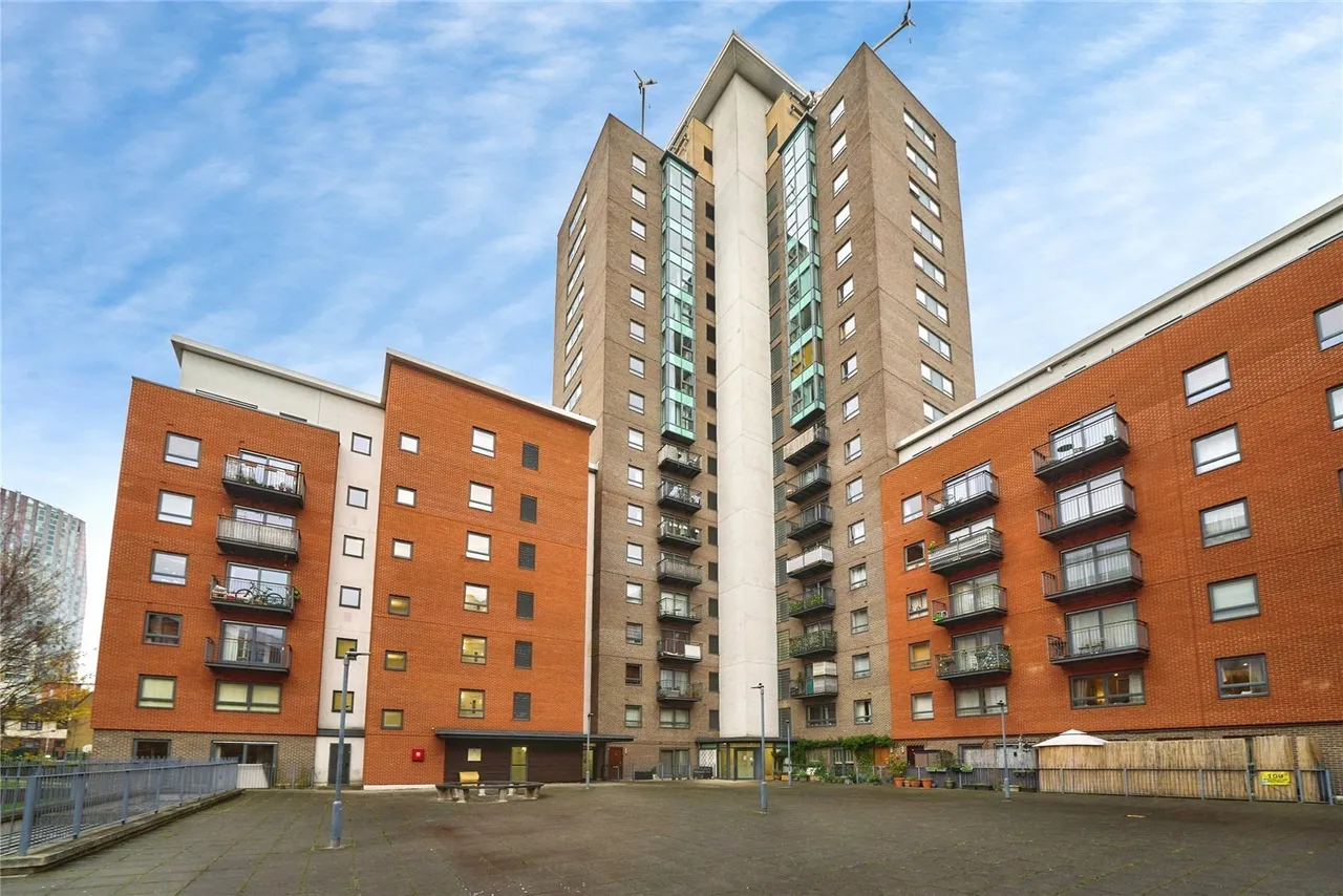 Cam Road, London, E15, photo 13