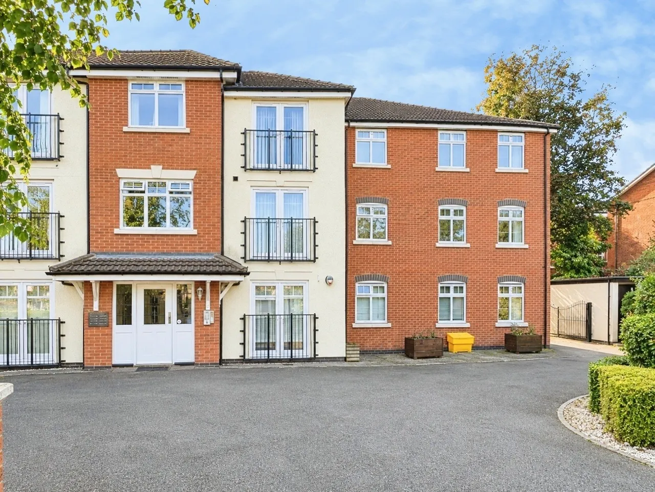 2 bed flat to rent, Burton Road, Littleover, DE23