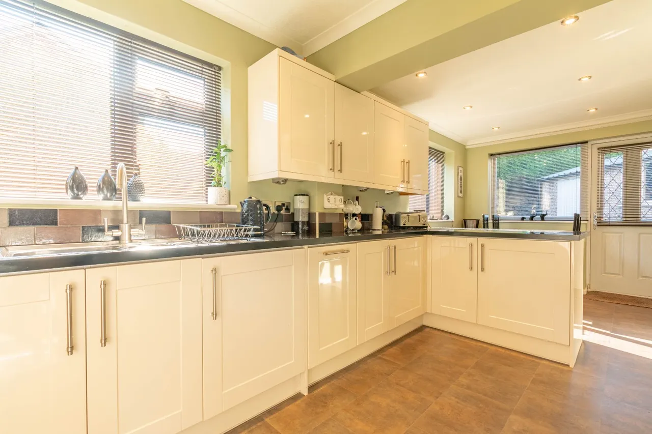 Manor Gardens, Cullingworth, BD13, photo 5