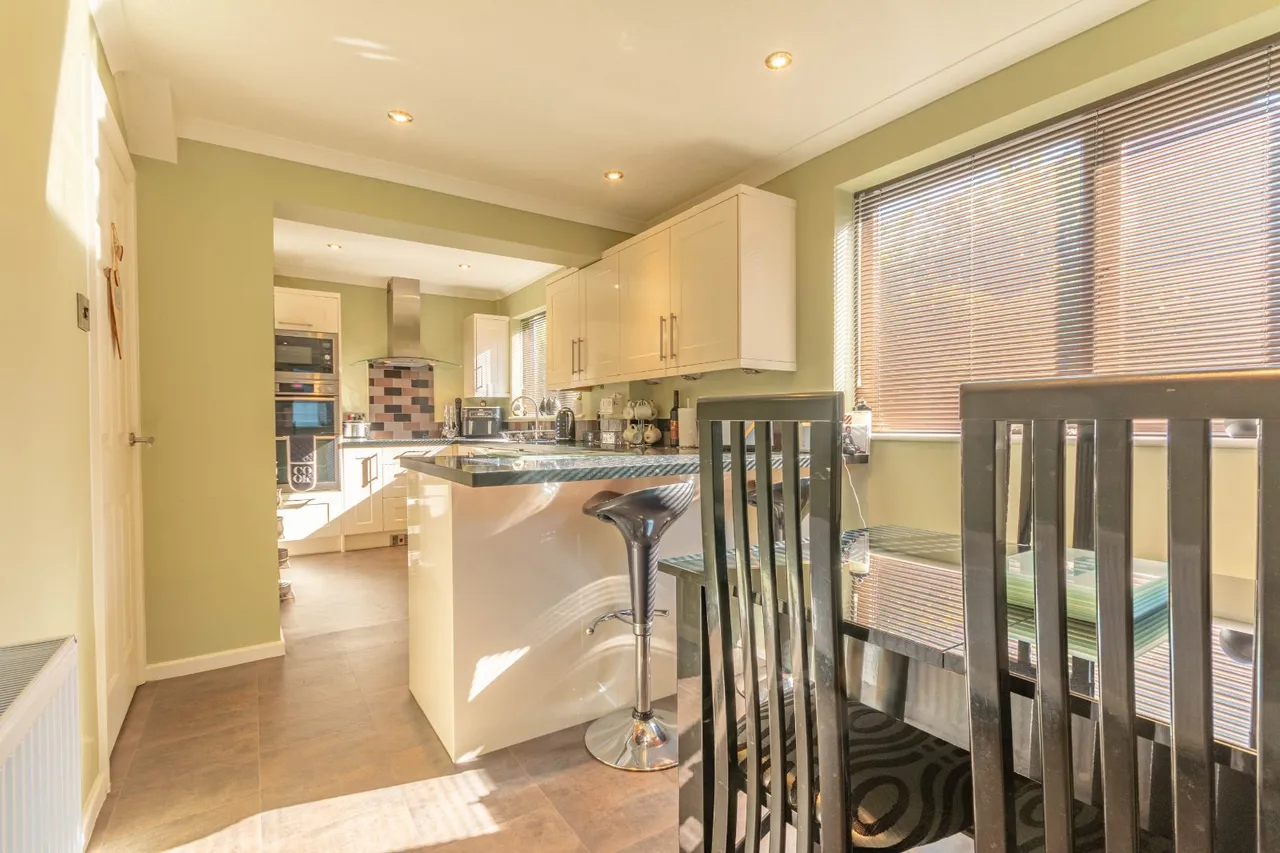 Manor Gardens, Cullingworth, BD13, photo 4