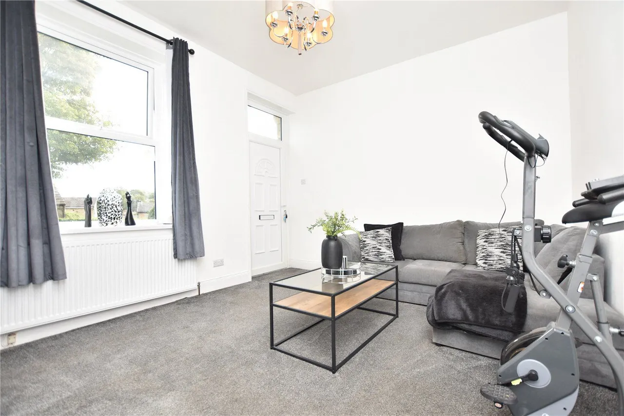 Bradford Road, Birkenshaw, BD11, photo 3