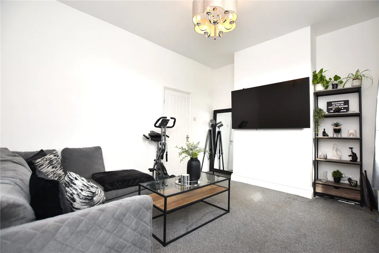 Bradford Road, Birkenshaw, BD11, photo 2