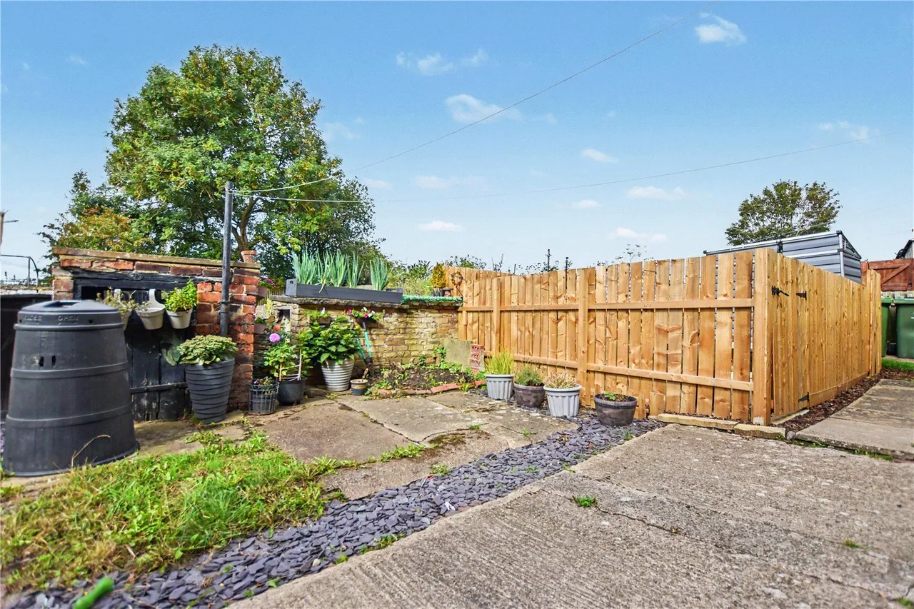 Bradford Road, Birkenshaw, BD11, photo 8