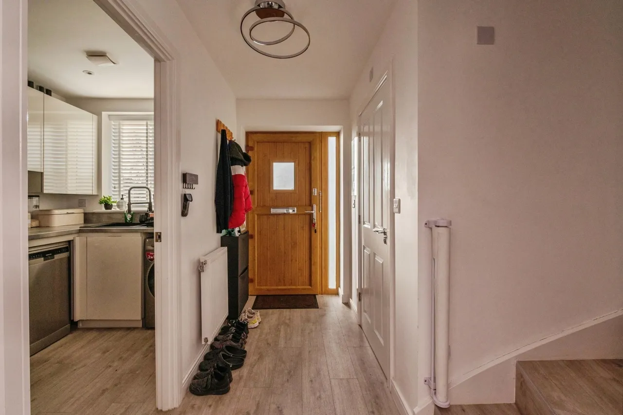 Killarney Crescent, West Thurrock, RM20, photo 5