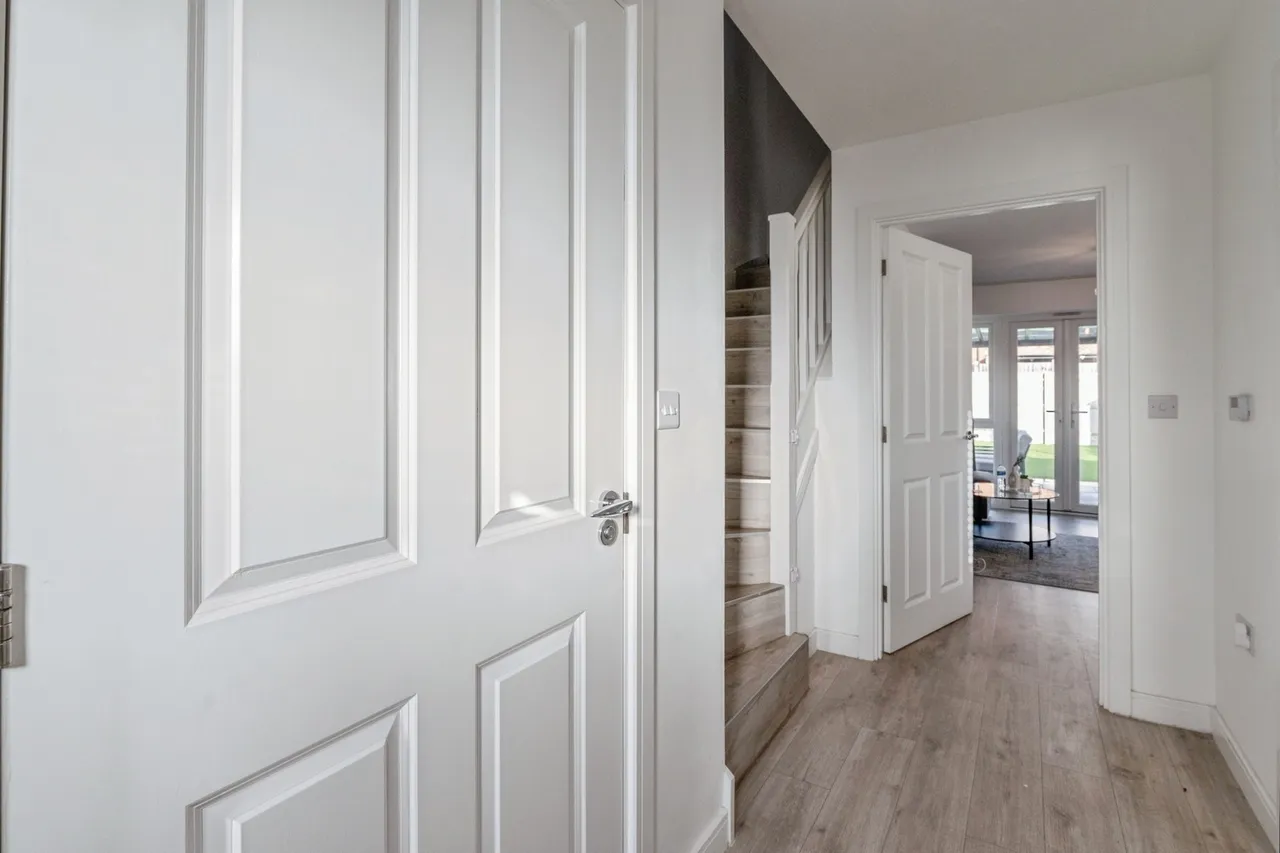 Killarney Crescent, West Thurrock, RM20, photo 7