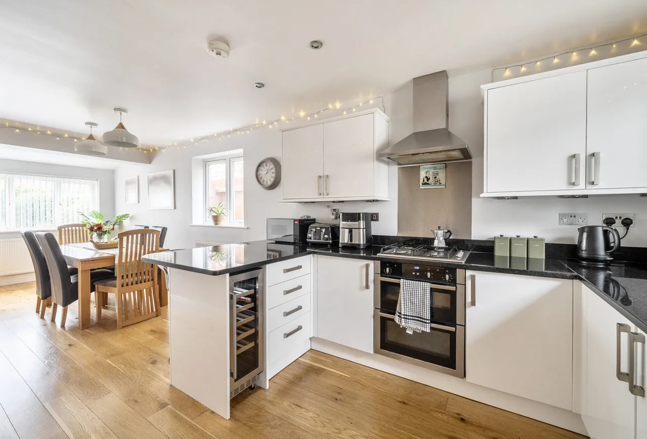Pottersfield Road, Gloucestershire, Woodmancote, GL52 9PY, photo 3