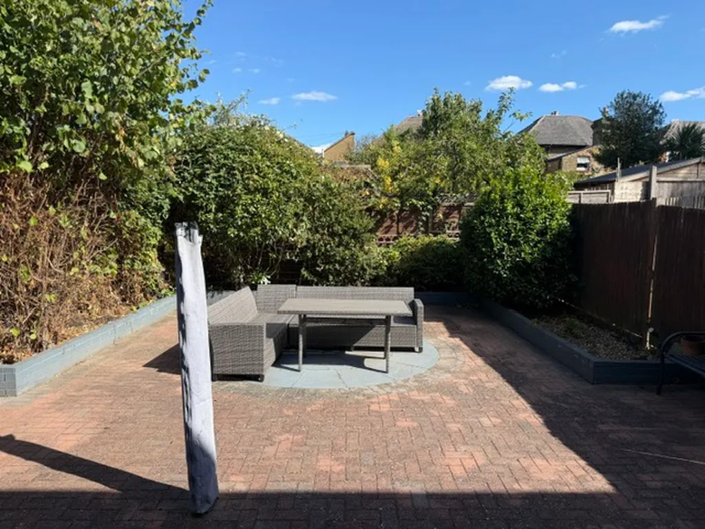 Kings Gate, Addlestone KT15 1UD, photo 2
