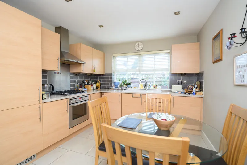 Kings Gate, Addlestone KT15 1UD, photo 4