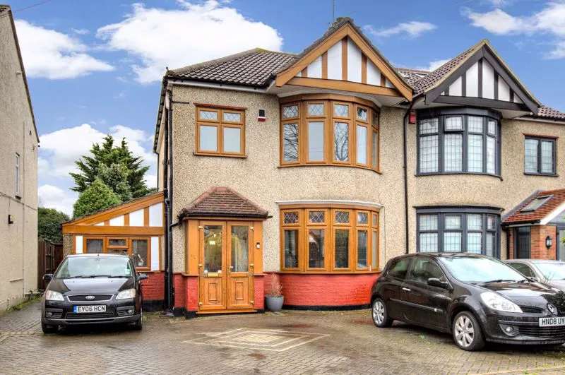 3 bed house for sale — Mawney Road, Romford RM7 8DL