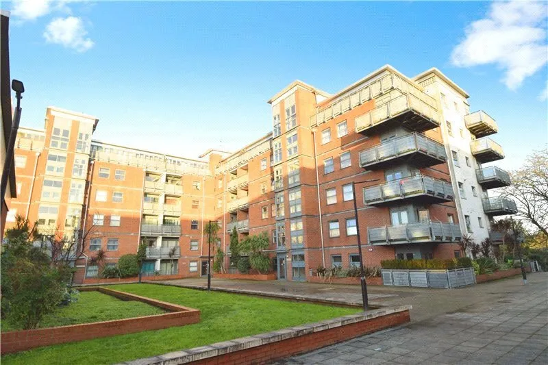 1 bed flat for sale, Berber Parade, London, SE18