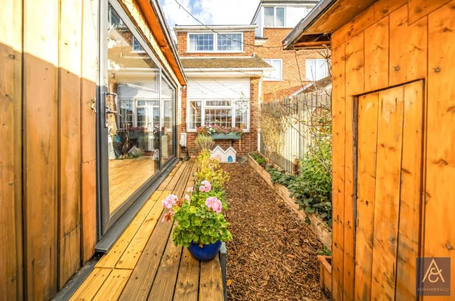 Vicarage Close, Steeple Claydon, MK18, photo 19